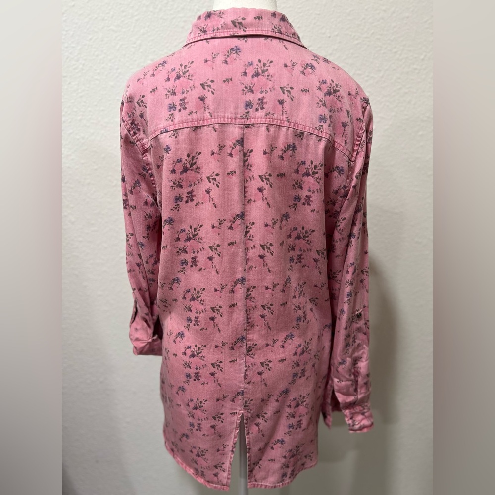 BILLY T Floral Pink Chambray Button Down EUC - Picture 4 of 8